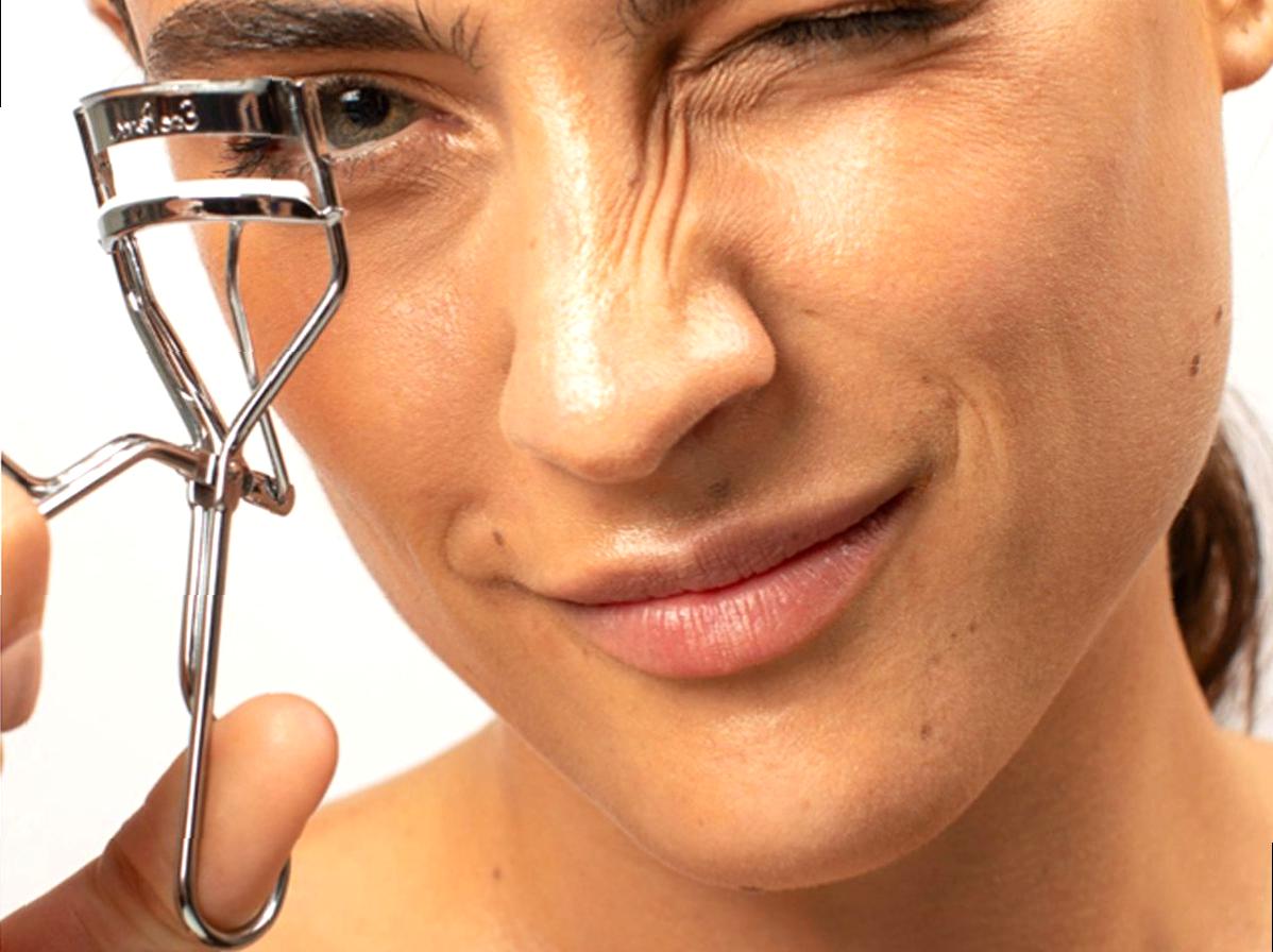 Are Eyelash Curlers Essential for Beauty?